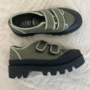 Silent D platform velcro